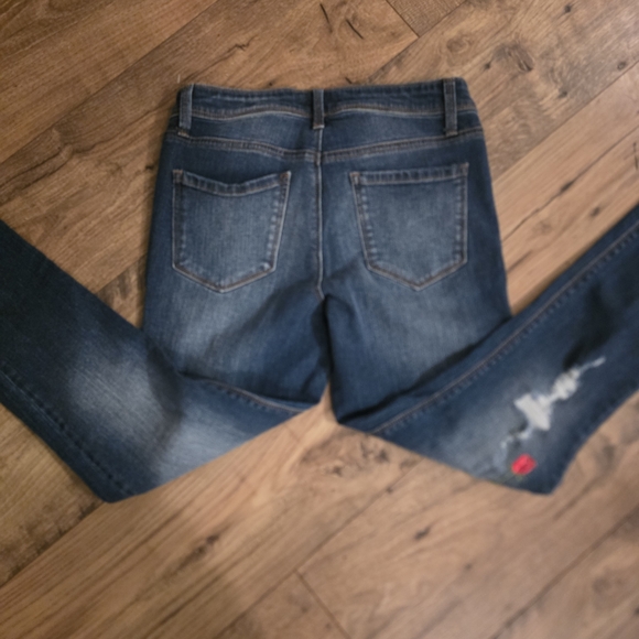 Stylish Women's Straight Leg Jeans with Red Floral Design - Picture 5 of 7